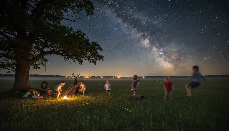 Illustration of nite: A casual term for night.