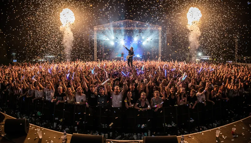 Illustration of mania: An excessive enthusiasm or obsession.